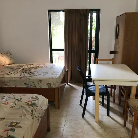 Gjinaj Hotel 3*